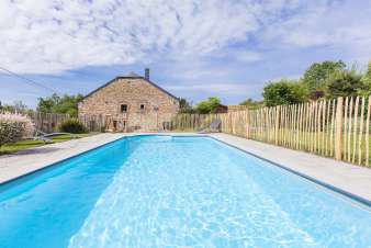 Charming farmhouse for 6 in Redu with heated pool