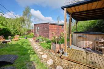 Romantic holiday home for 2 with jacuzzi in Andenne