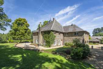 Castle in Bastogne for 12/15 people in the Ardennes