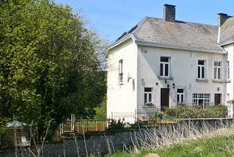 On holiday for 9 persons in this elegant and comfortable lodging in Bastogne in the Ardennes
