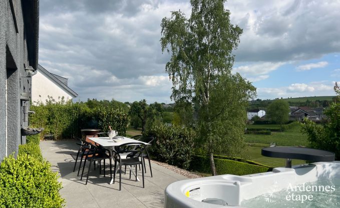 Charming farmhouse for 6 people in Bastogne with indoor and outdoor jacuzzi