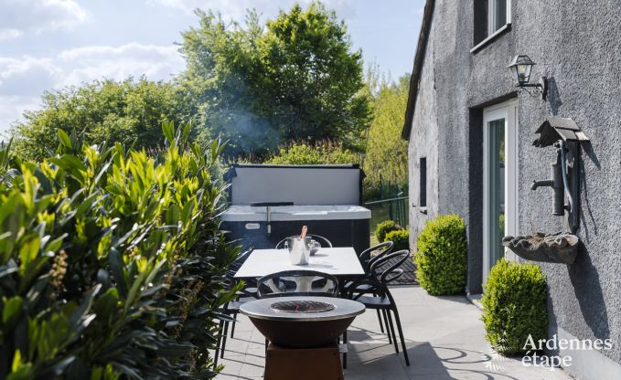 Charming farmhouse for 6 people in Bastogne with indoor and outdoor jacuzzi