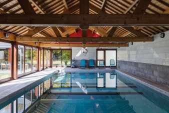 Luxury holiday home for 2 people in Bastogne, heated swimming pool, sauna, private terrace, Ardennes