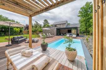Holiday home for 2 people in Beauraing with luxury wellness: swimming pool, sauna and jacuzzi
