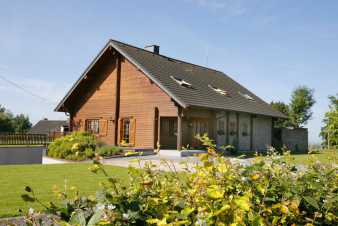 Spacious and comfortable wooden chalet for 15 persons in Bernister