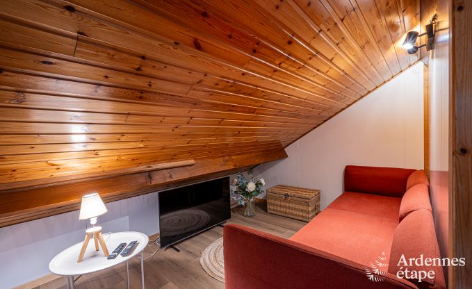 Authentic chalet for 8 people in Bivre with 4 bedrooms, wood stove, hot tub, private garden and bicycle storage