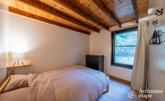 Authentic chalet for 8 people in Bivre with 4 bedrooms, wood stove, hot tub, private garden and bicycle storage