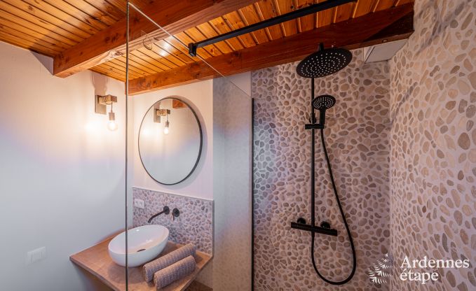 Authentic chalet for 8 people in Bivre with 4 bedrooms, wood stove, hot tub, private garden and bicycle storage