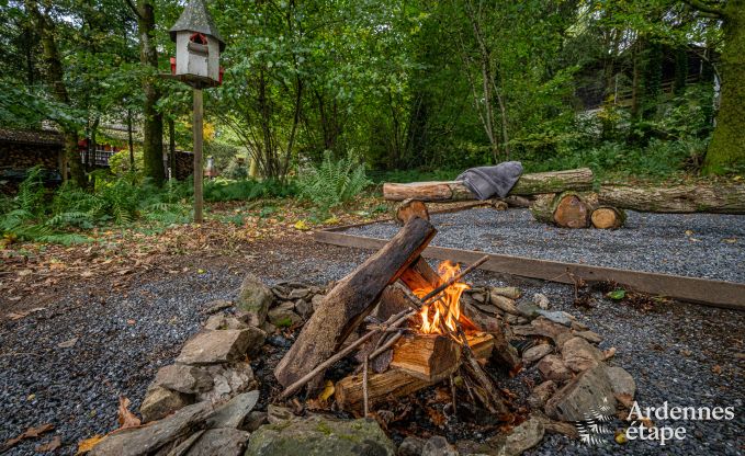 Authentic chalet for 8 people in Bivre with 4 bedrooms, wood stove, hot tub, private garden and bicycle storage