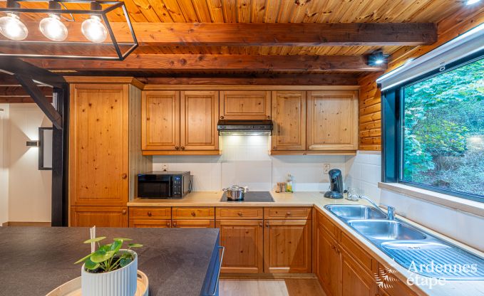 Authentic chalet for 8 people in Bivre with 4 bedrooms, wood stove, hot tub, private garden and bicycle storage