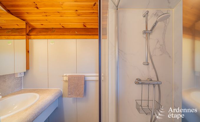 Authentic chalet for 8 people in Bivre with 4 bedrooms, wood stove, hot tub, private garden and bicycle storage