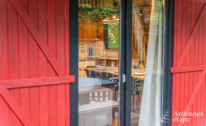 Authentic chalet for 8 people in Bivre with 4 bedrooms, wood stove, hot tub, private garden and bicycle storage