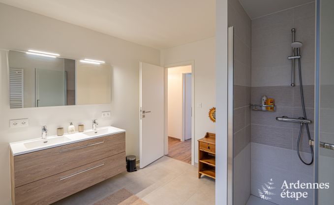 Holiday home in Bivre: pet-friendly comfort for 12 people with sauna in the Ardennes