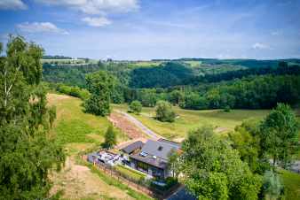 Holiday home in Bivre-Cornimont for 6 people with sauna, hot tub and beautiful view over the valley