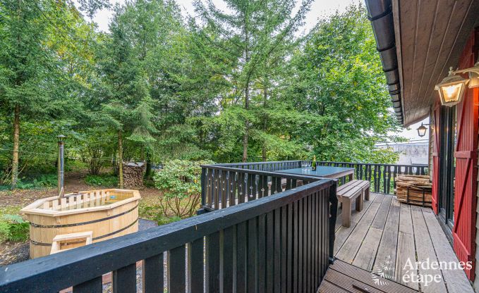 Authentic chalet for 8 people in Bivre with 4 bedrooms, wood stove, hot tub, private garden and bicycle storage