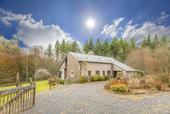 Modern holiday home in Bouillon for 12 with jacuzzi and garden