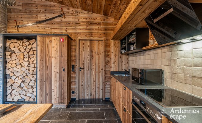 Spacious and luxurious villa for 14 people with indoor pool in the High Fens