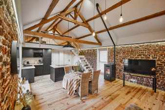 Holiday home, located by the water, for 5 people in Chimay