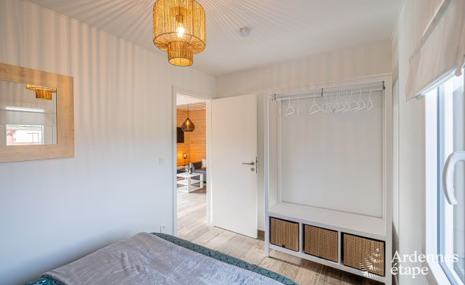 Charming chalet for 5 on the bank of the Semois in Chiny, Gaume