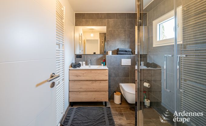 Charming chalet for 5 on the bank of the Semois in Chiny, Gaume