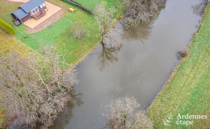 Charming chalet for 5 on the bank of the Semois in Chiny, Gaume