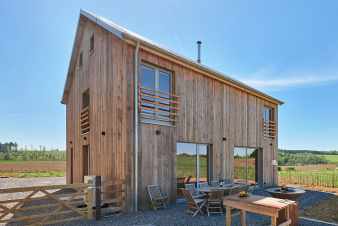 Ecological chalet in Ciney in the Ardennes: 10 persons, sauna, garden, 5 bedrooms