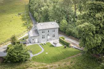 Luxury villa in Ciney for 10 persons in the Ardennes