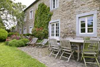 Authentic holiday house with pool for 12 pers. to rent in Dinant