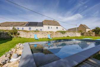 Luxury holiday home for 8 in Doische, Ardennes - with swimming pool, garden and barbecue.