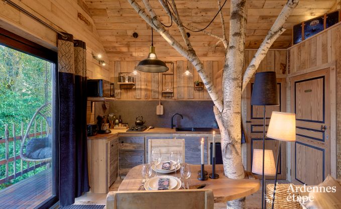 Romantic chalet Doische: handmade, wood stove, private garden, suitable for 2 people