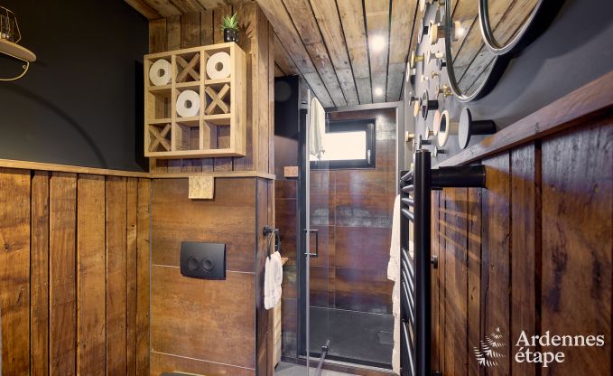 Romantic chalet Doische: handmade, wood stove, private garden, suitable for 2 people