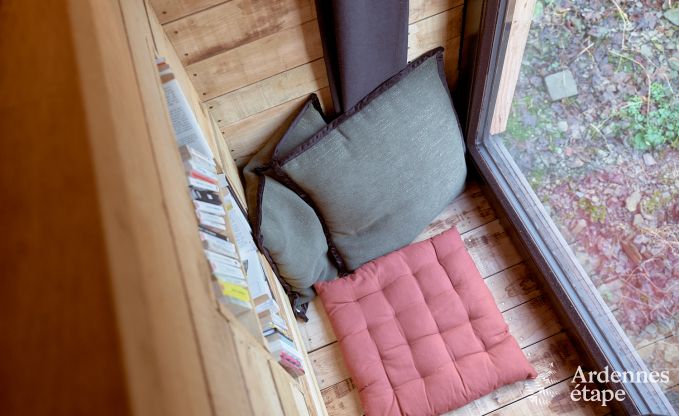 Romantic chalet Doische: handmade, wood stove, private garden, suitable for 2 people