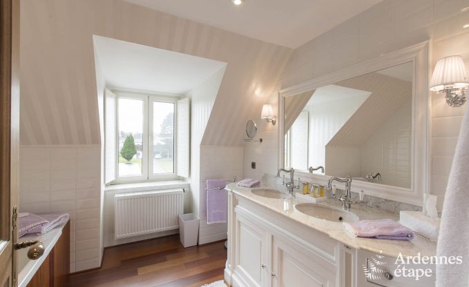 Luxury villa for 8 people in Doische: infrared cabin, jacuzzi, cassette fireplace, pond, and private garden