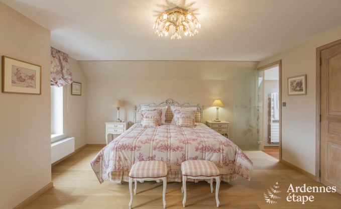 Luxury villa for 8 people in Doische: infrared cabin, jacuzzi, cassette fireplace, pond, and private garden