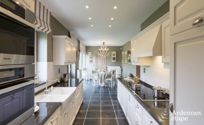 Luxury villa for 8 people in Doische: infrared cabin, jacuzzi, cassette fireplace, pond, and private garden