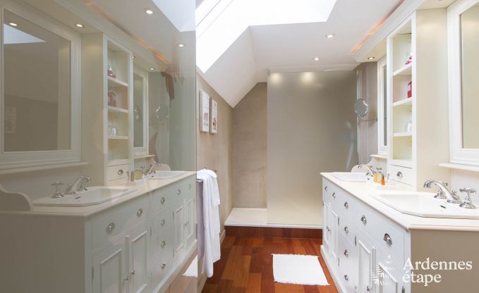 Luxury villa for 8 people in Doische: infrared cabin, jacuzzi, cassette fireplace, pond, and private garden