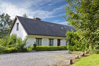 Cottage with wellness area for 10 people in Durbuy