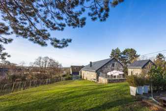 Holiday cottage with wood finishing for 9 pers. to rent in Durbuy