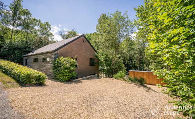 Spacious villa for 8 people in Durbuy with sauna, hot tub and private garden