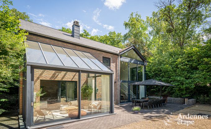 Spacious villa for 8 people in Durbuy with sauna, hot tub and private garden
