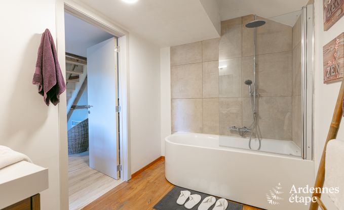 Cosy apartment with hot tub for two people near Erezée