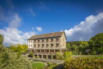 Holiday home for 40 to rent in Ereze, in the Ardennes (dogs welcome)