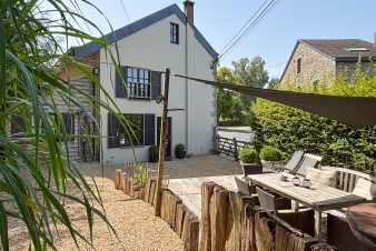 Holiday home for 6 people in reze with private garden, wood stove and baby facilities near the Aisne river