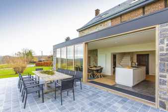 Renovated farmhouse for ten people in a hamlet near Ereze