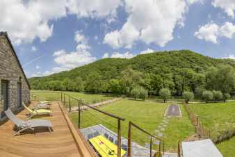 Full-comfort holiday cottage on the farm for 12 persons in Esneux