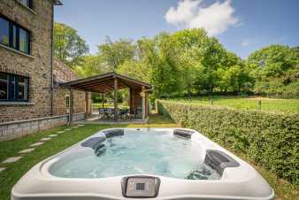 Majestic holiday villa for 32 people in Burnontige (Province of Lige)