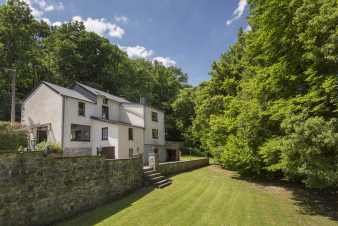 Gorgeous and charismatic 3-star holiday home for 9 guests for rent in Ferrires