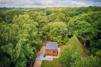 Chalet for 4 people in Florennes, 2 bedrooms, private garden, near National Park Entre-Sambre-et-Meuse