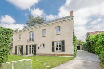 Family-friendly holiday home for 16 in Fosses-la-Ville