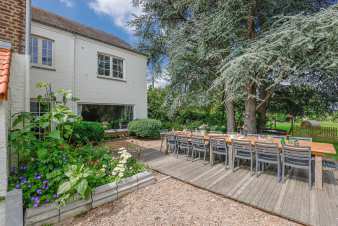 Family-friendly holiday home for 16 in Fosses-la-Ville